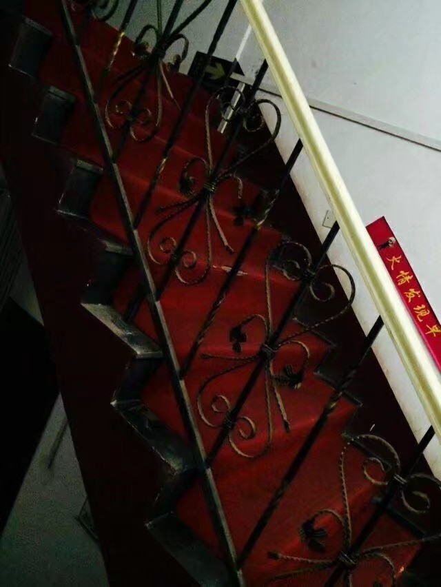 鐵藝配件批發(fā)|鐵藝材料廠家|鐵藝加工設(shè)備機(jī)械廠家